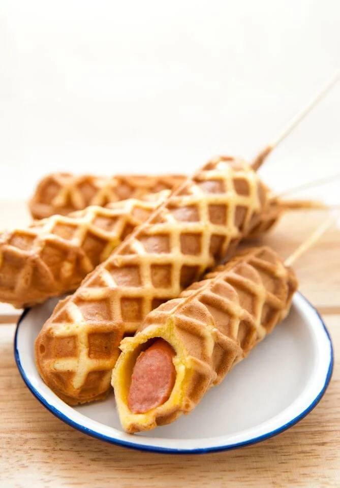 Waffle Hot Dog Maker 750Watt Sleek Black, Modern Kitchen Appliance